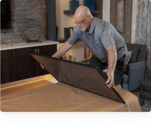 mover-packing-tv-screen
