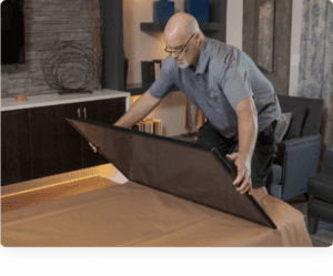 mover-packing-tv-screen