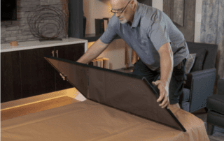 mover-packing-tv-screen